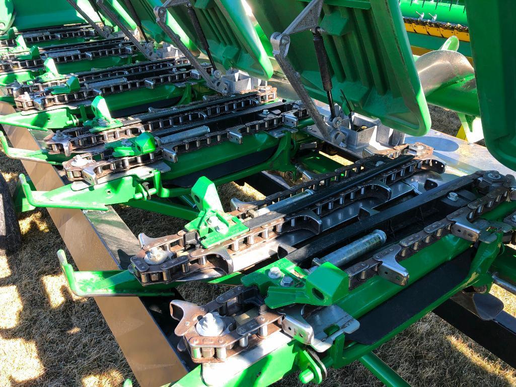 2015 John Deere 608C 8 row 30" corn head