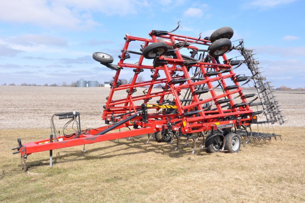 Case IH Tigermate II 32' field cultivator