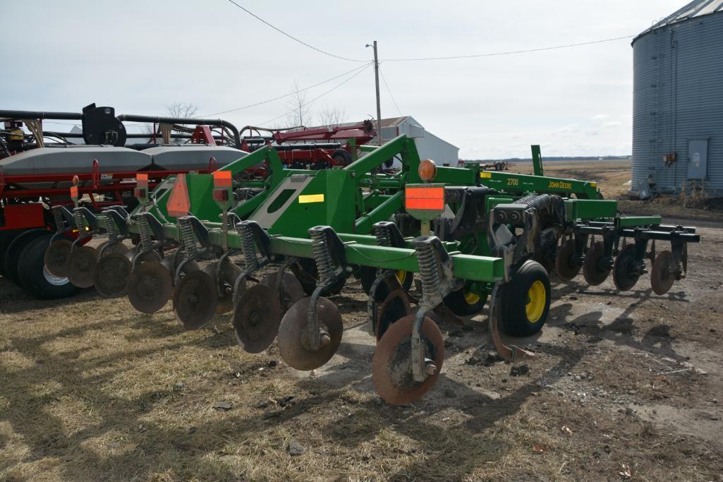 John Deere 2700 7 shank disk ripper