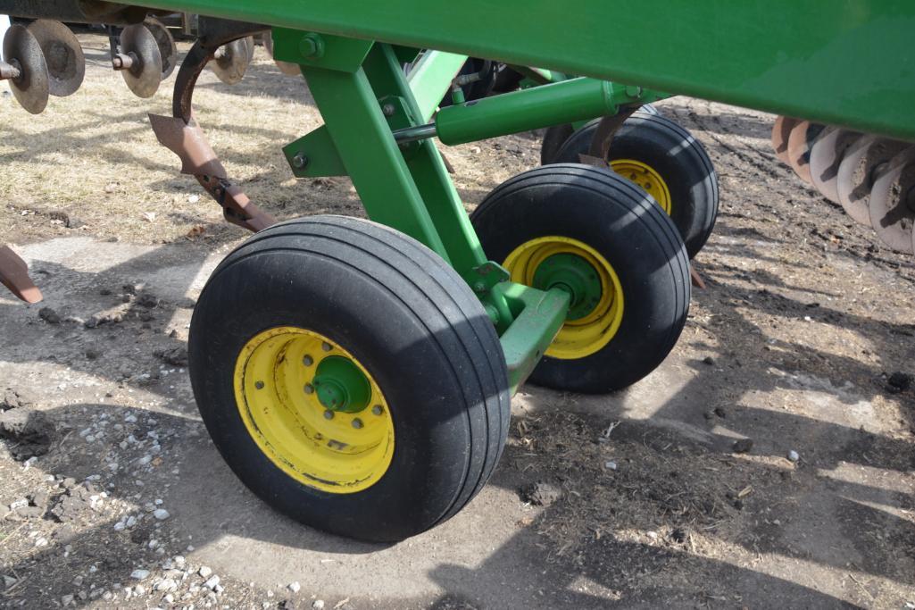 John Deere 2700 7 shank disk ripper