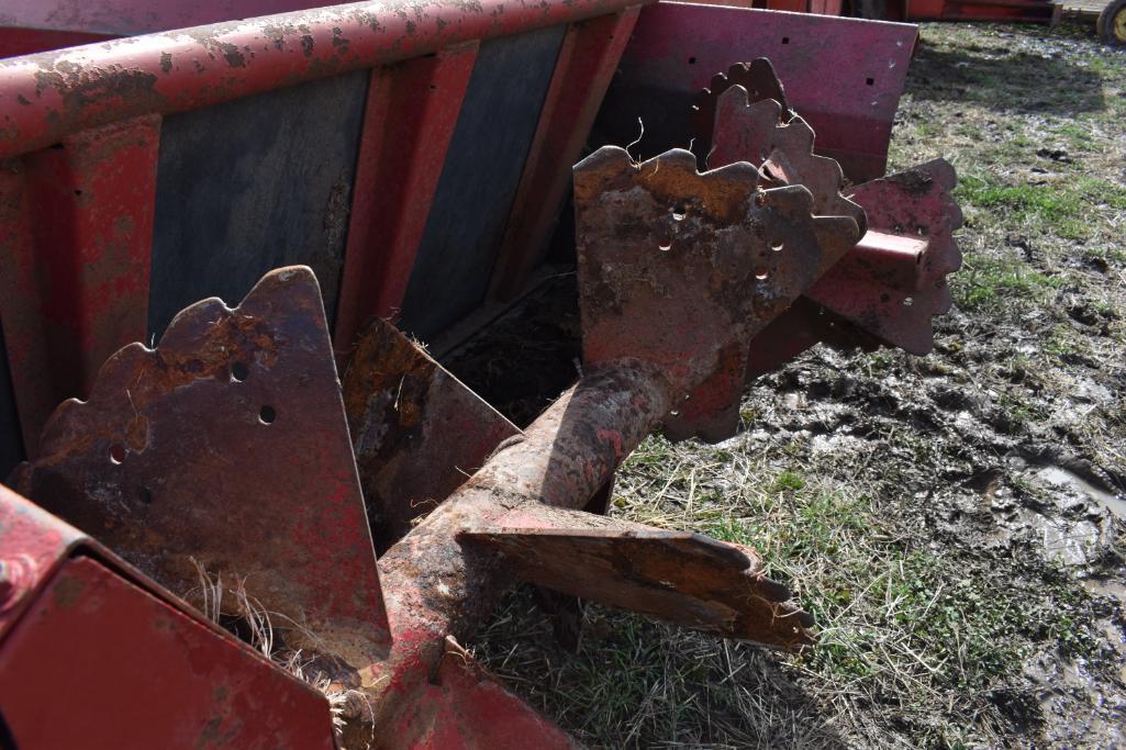 Case 1570 tandem axle manure spreader