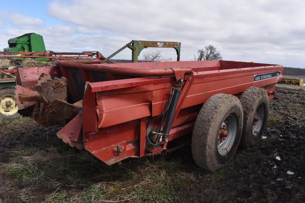 Case 1570 tandem axle manure spreader