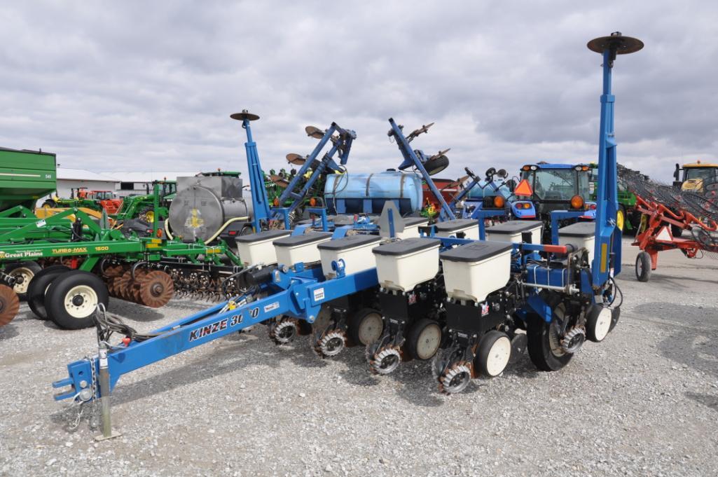 Kinze 3000 6/11 planter