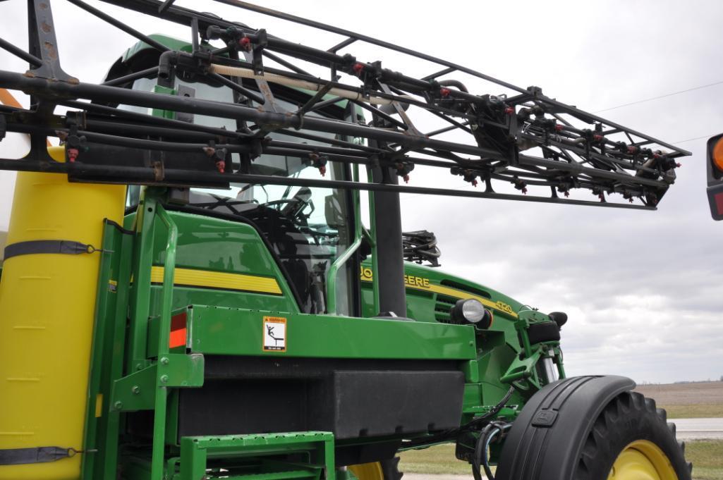 2005 John Deere 4720 self-propelled sprayer