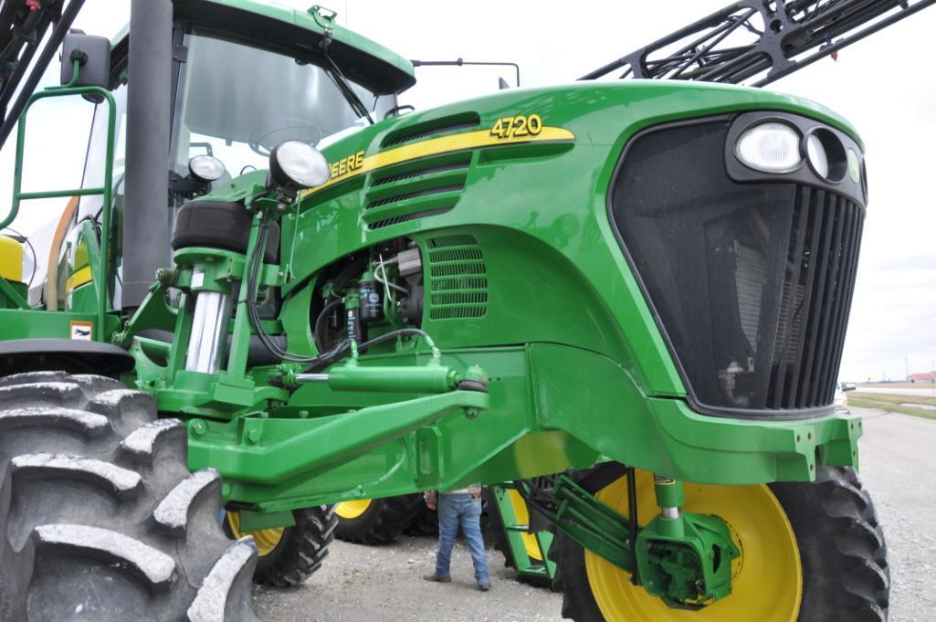 2005 John Deere 4720 self-propelled sprayer