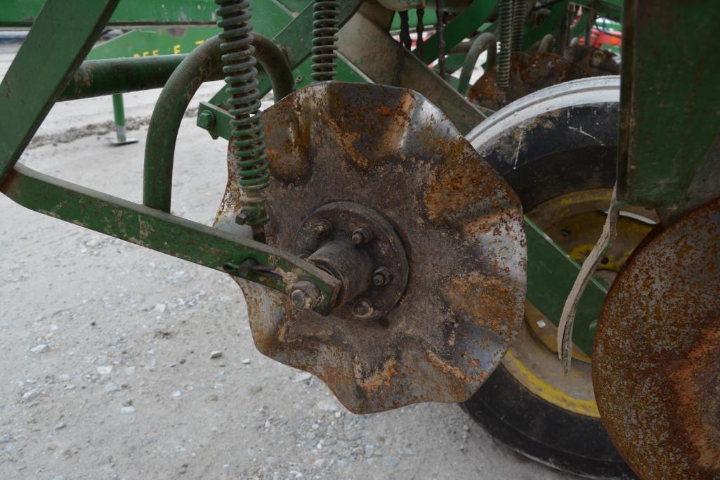 John Deere 7000 4R38" no till planter