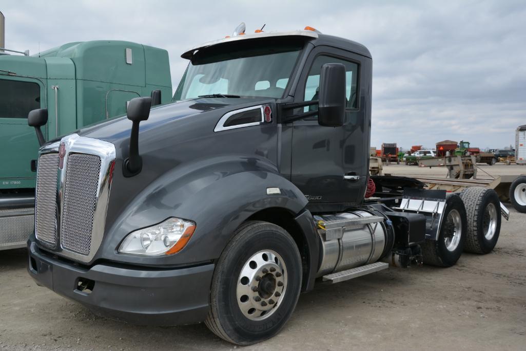 2014 Kenworth T680 day cab semi