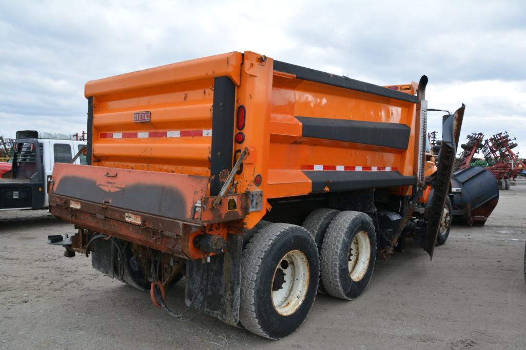 2005 International 7400 dump truck