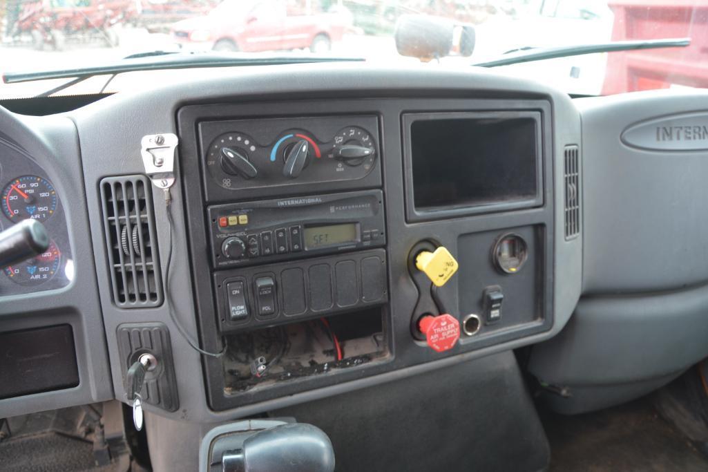 2005 International 7400 dump truck