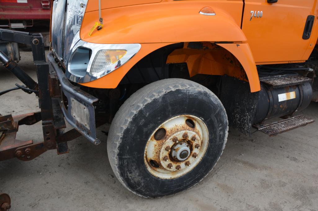 2005 International 7400 dump truck