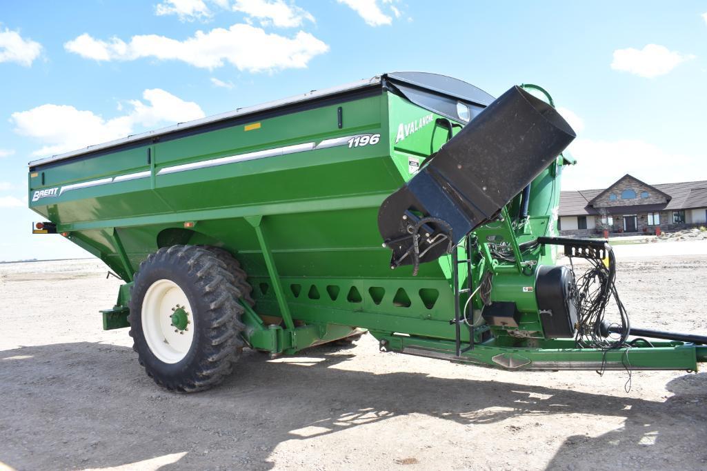 2013 Brent 1196 Avalanche grain cart