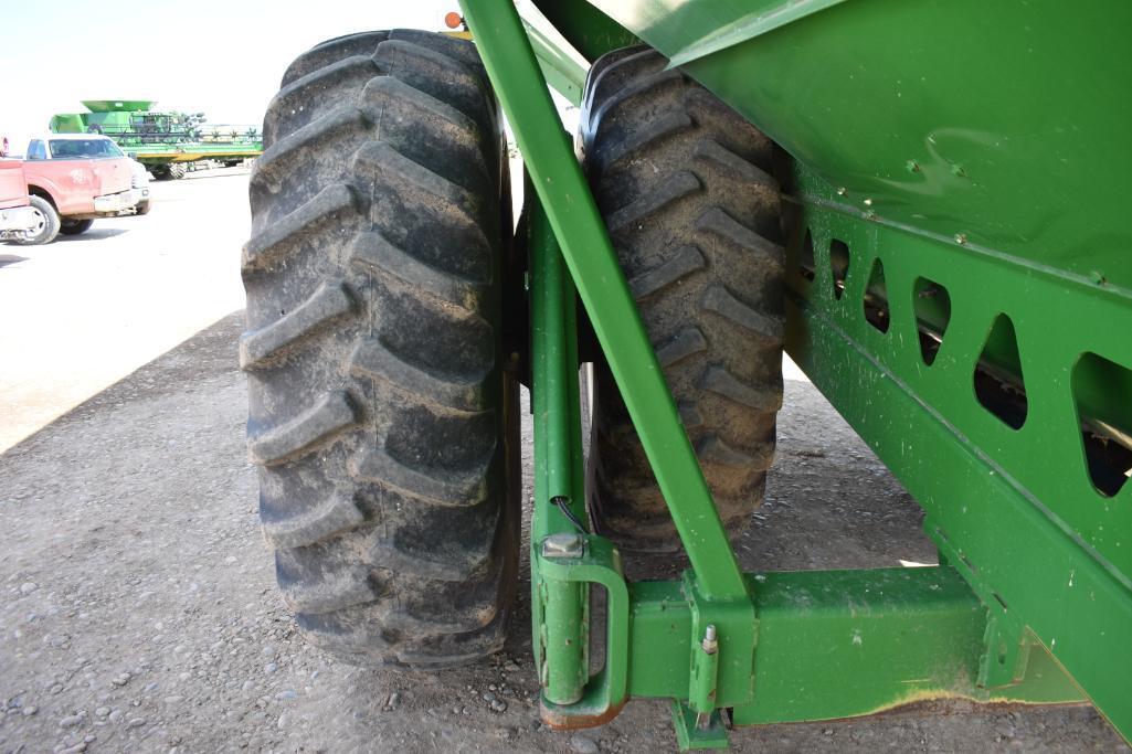 2013 Brent 1196 Avalanche grain cart