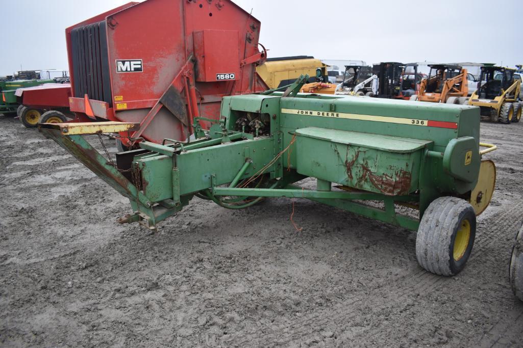 John Deere 336 square baler