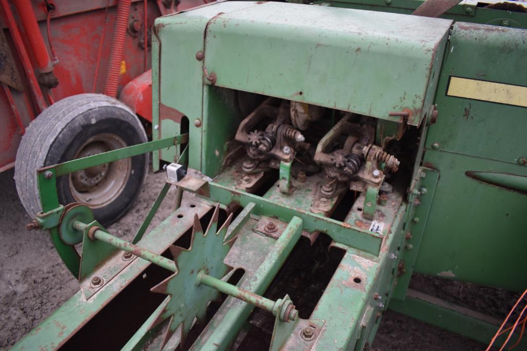 John Deere 336 square baler