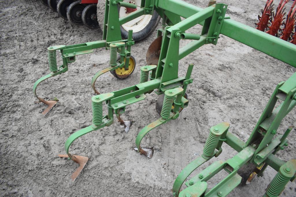 John Deere 825 6RN cultivator