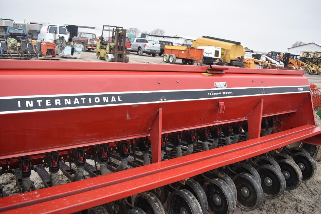 IHC 5100 Soybean special drill