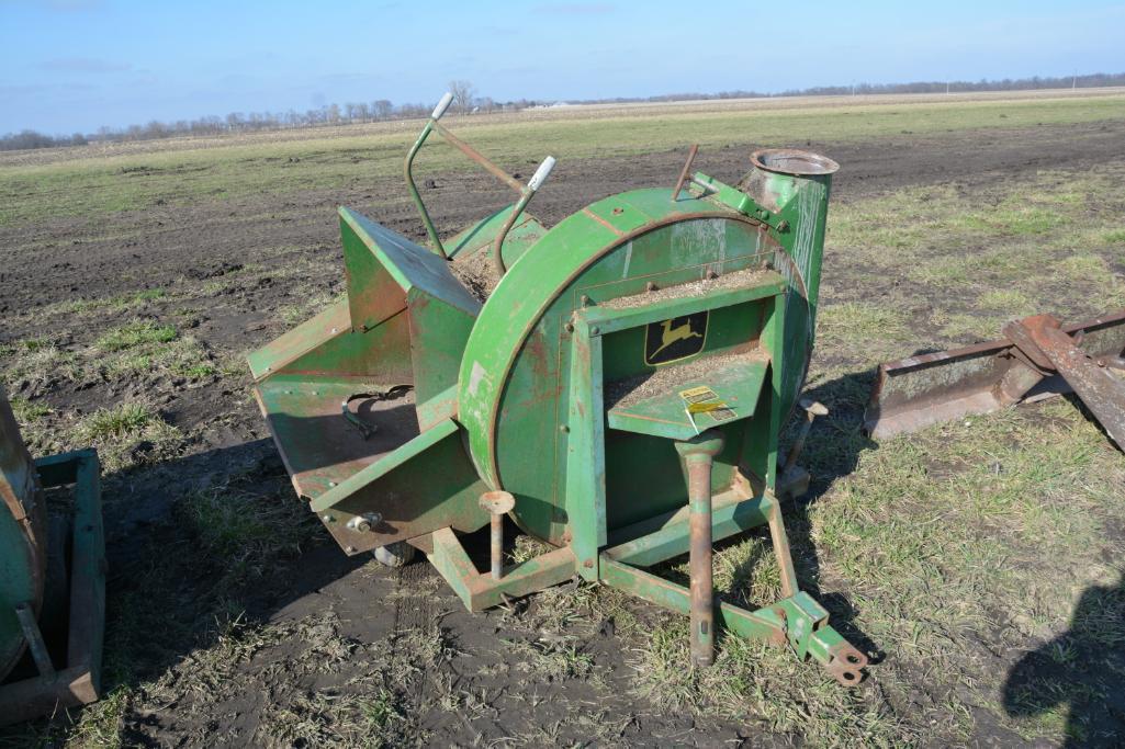 JD 6000 silage blower