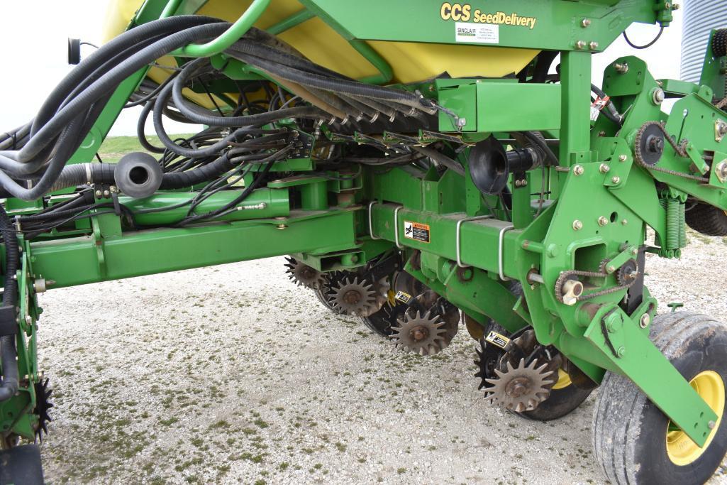 2005 John Deere 1770NT CCS 16 row 30" planter