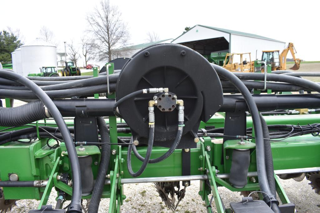 2005 John Deere 1770NT CCS 16 row 30" planter