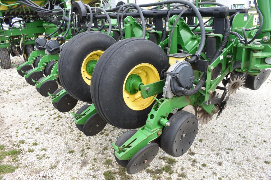 2005 John Deere 1770NT CCS 16 row 30" planter