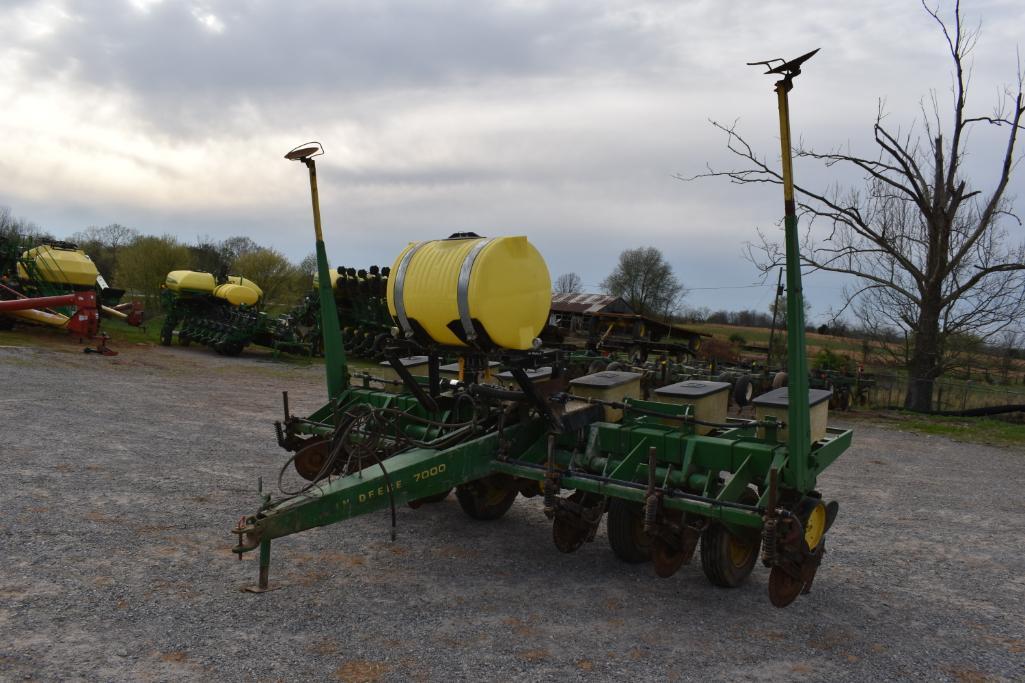 John Deere 7000 6 row 30" planter