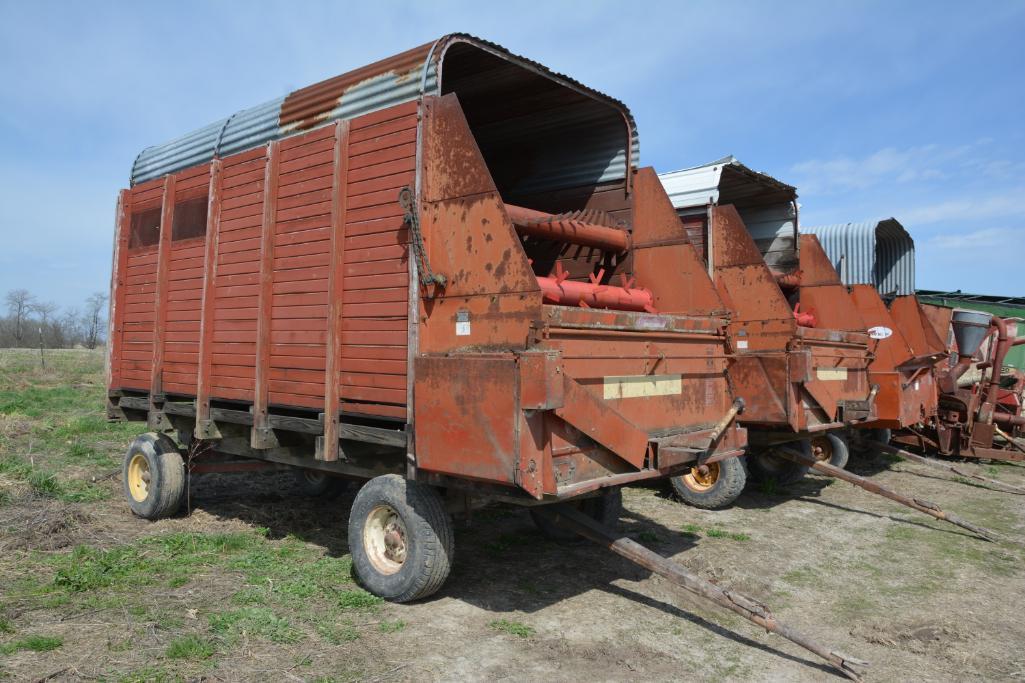Gehl 14' silage wagons on Gehl gear