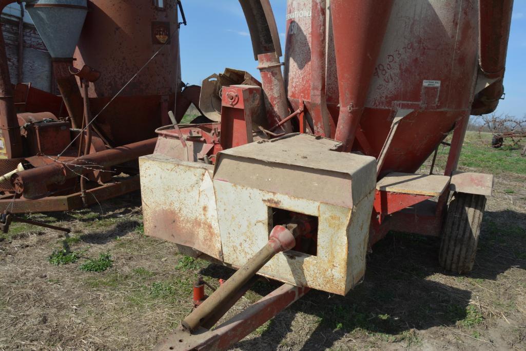 IH 1150 grinder mixer