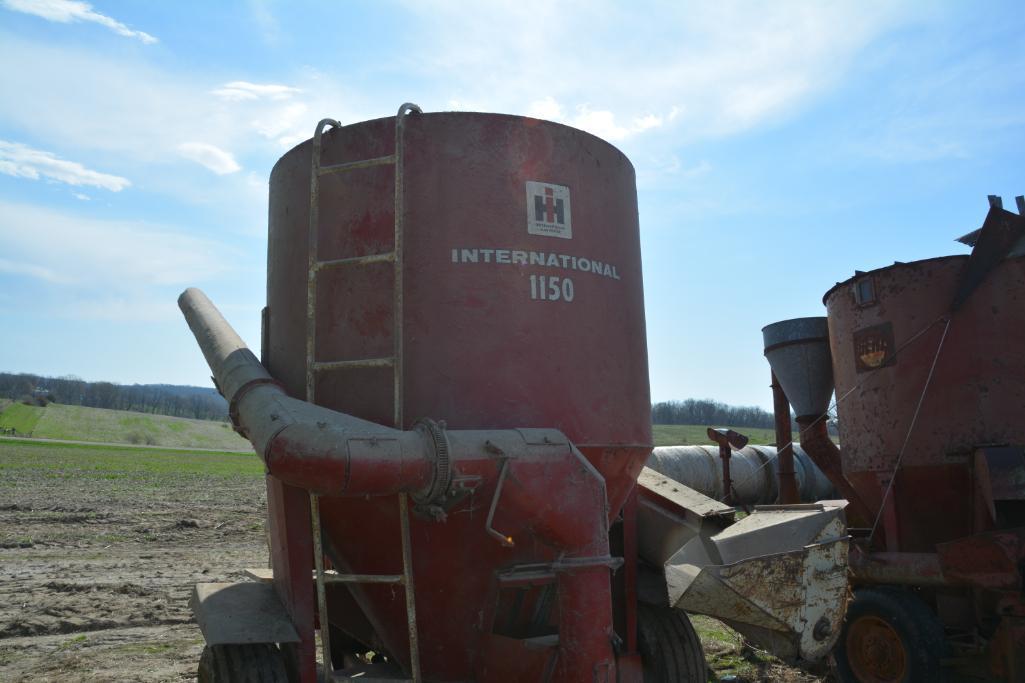 IH 1150 grinder mixer