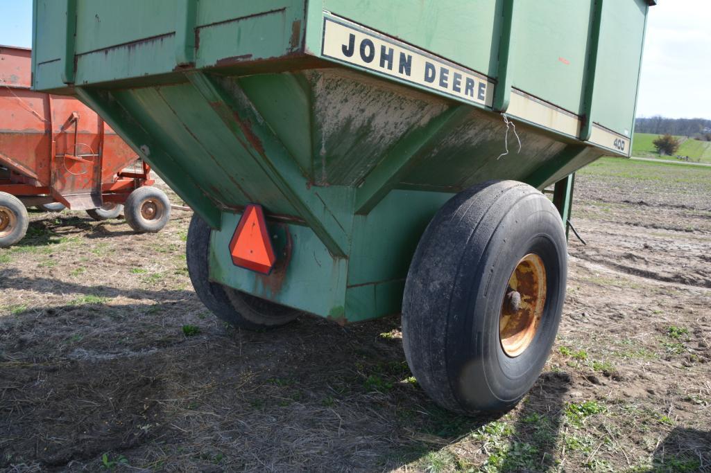 John Deere 400 grain cart