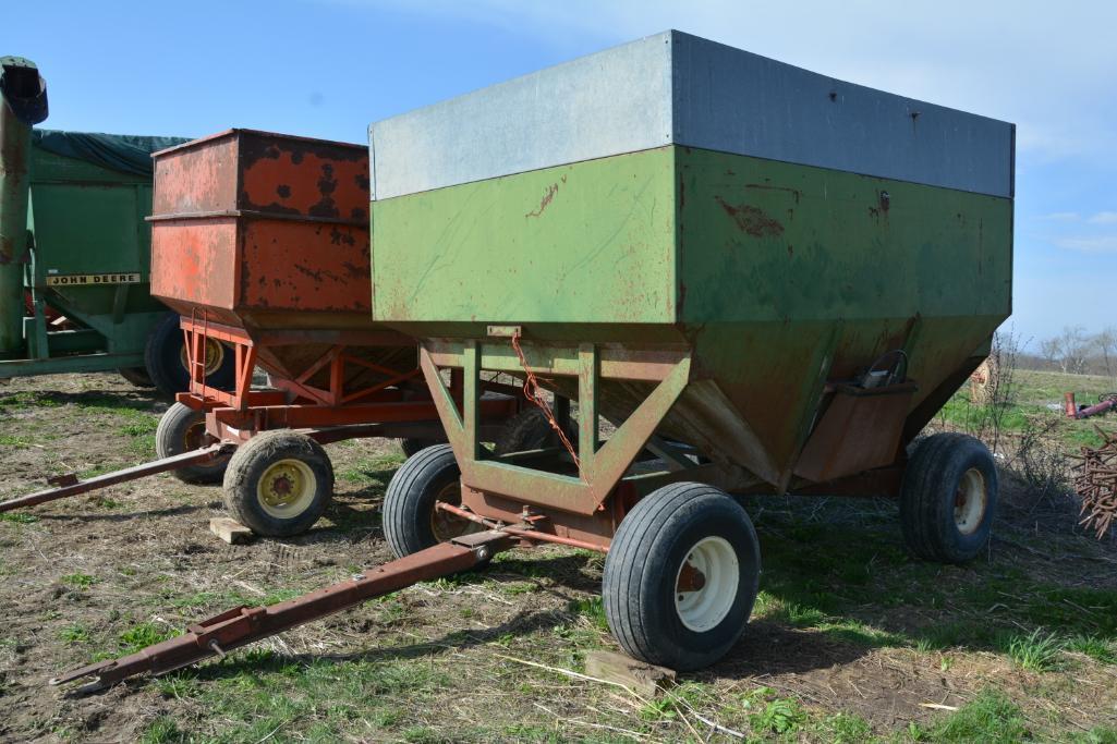 Dakon 275 bu. gravity wagon on Dakon 12 ton gear