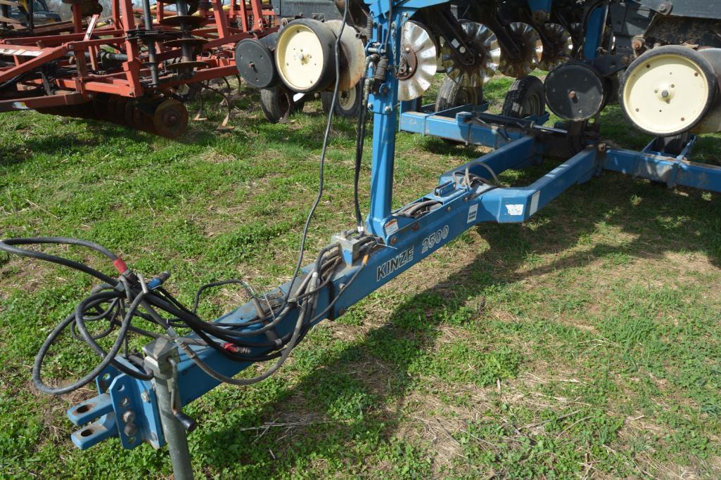 Kinze 2500 8/15 row Interplant planter