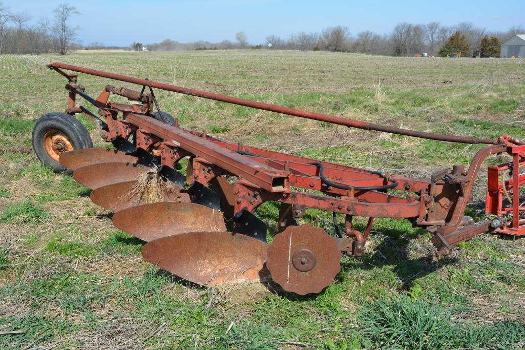 IH 550 5 bottom plow