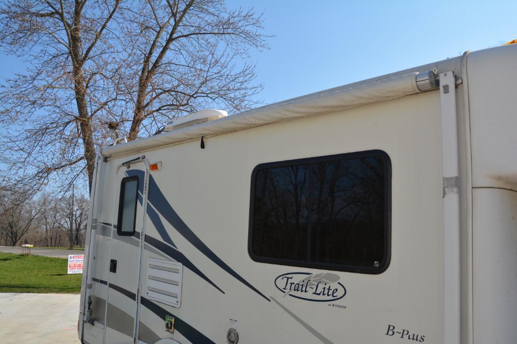 2005 Chevrolet Trail-Lite 2235S B-Plus 2wd dually motorhome