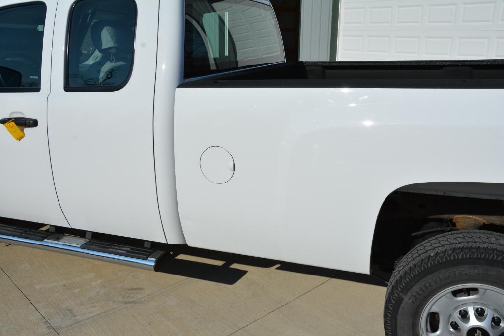 2013 Chevrolet 2500 HD 2wd ext. cab pickup