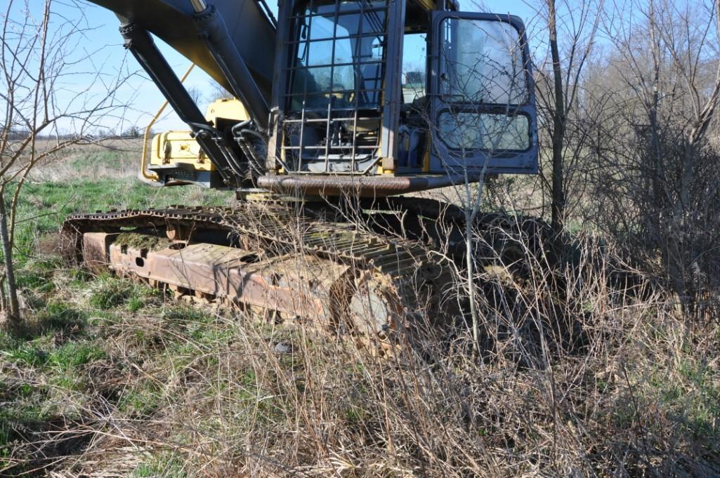 Volvo EC290B LC trackhoe