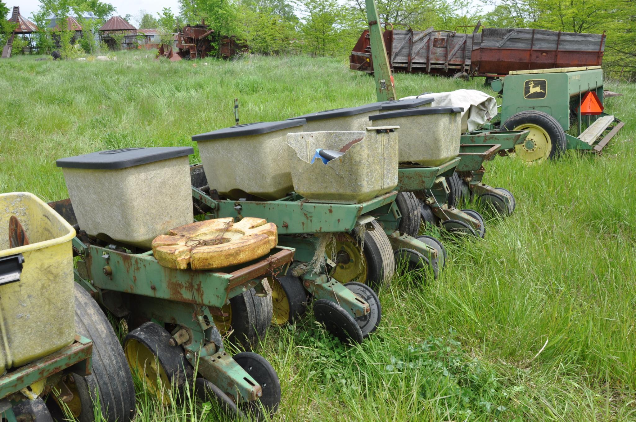 John Deere 7000 6 row 30" planter