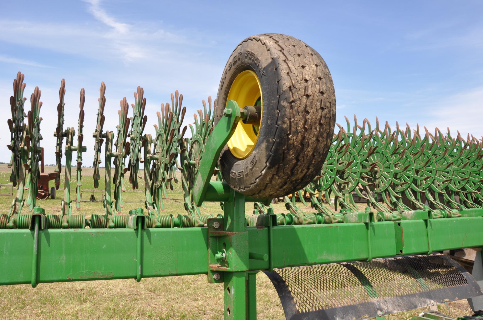 John Deere 400 30' rotary hoe