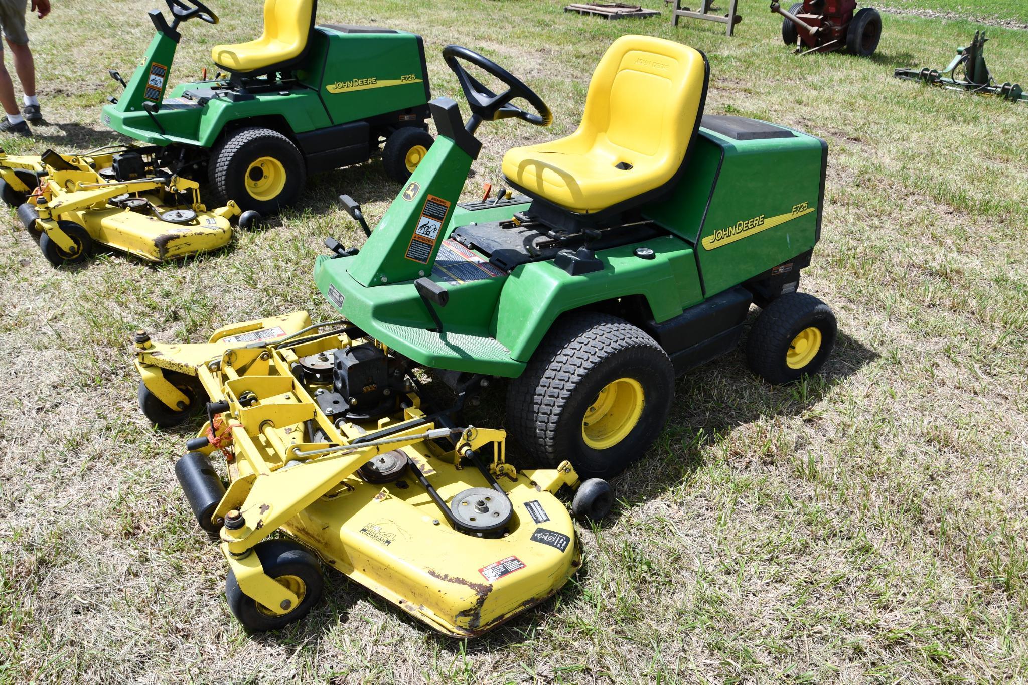 John Deere F725 riding lawn mower