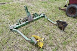 John Deere 84 3-pt. bale unroller