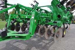 2017 John Deere 2730 11-shank disc-ripper