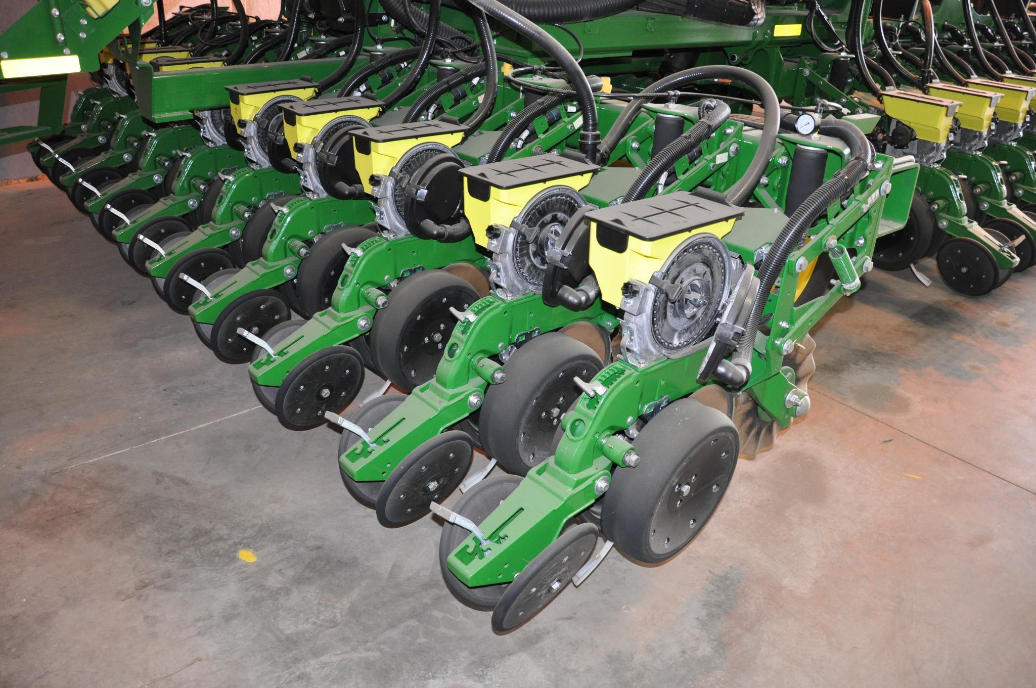 2018 John Deere DB60 CCS 36 row 20" planter