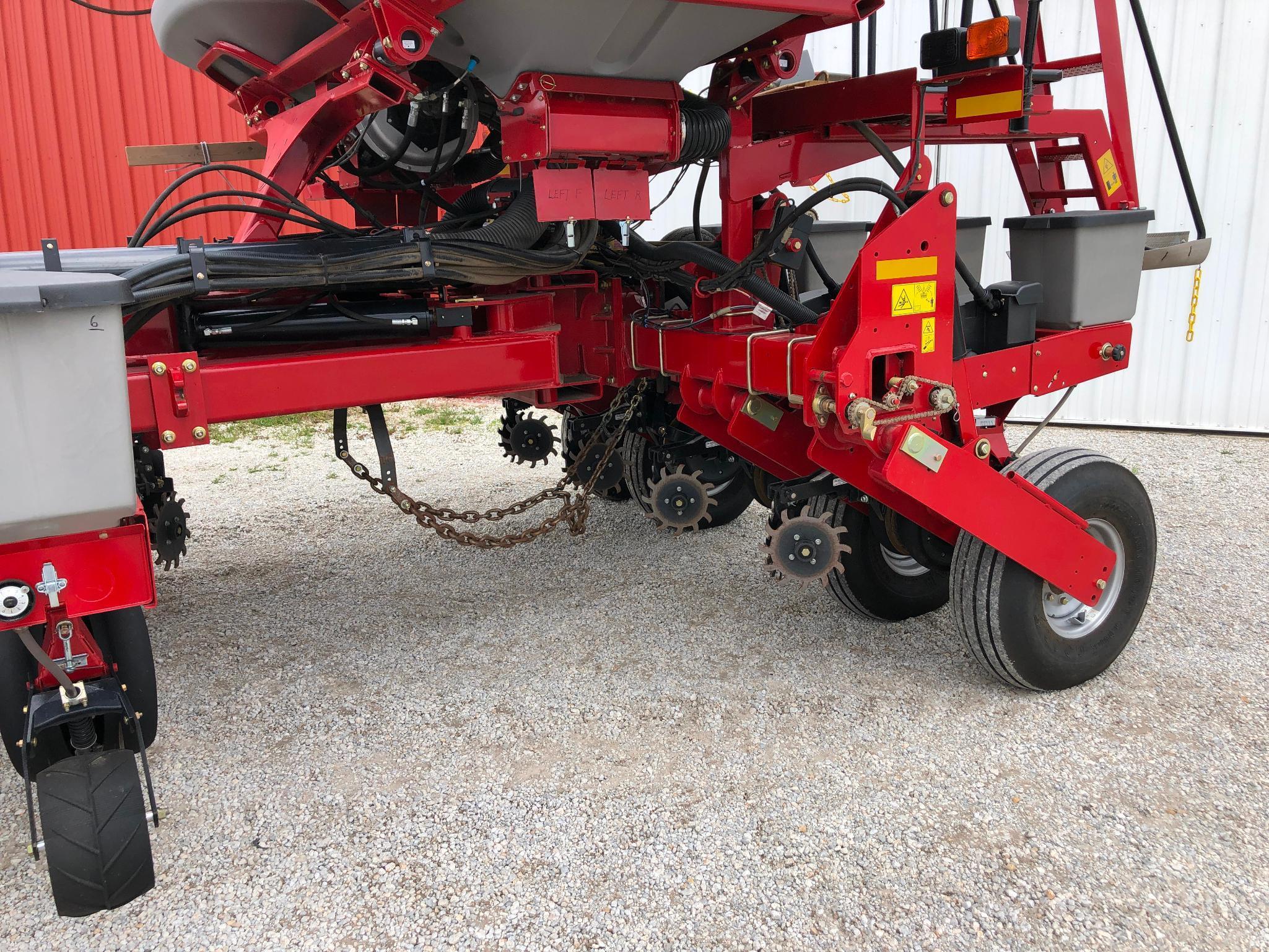 2013 Case-IH 1255 16 row 30" planter