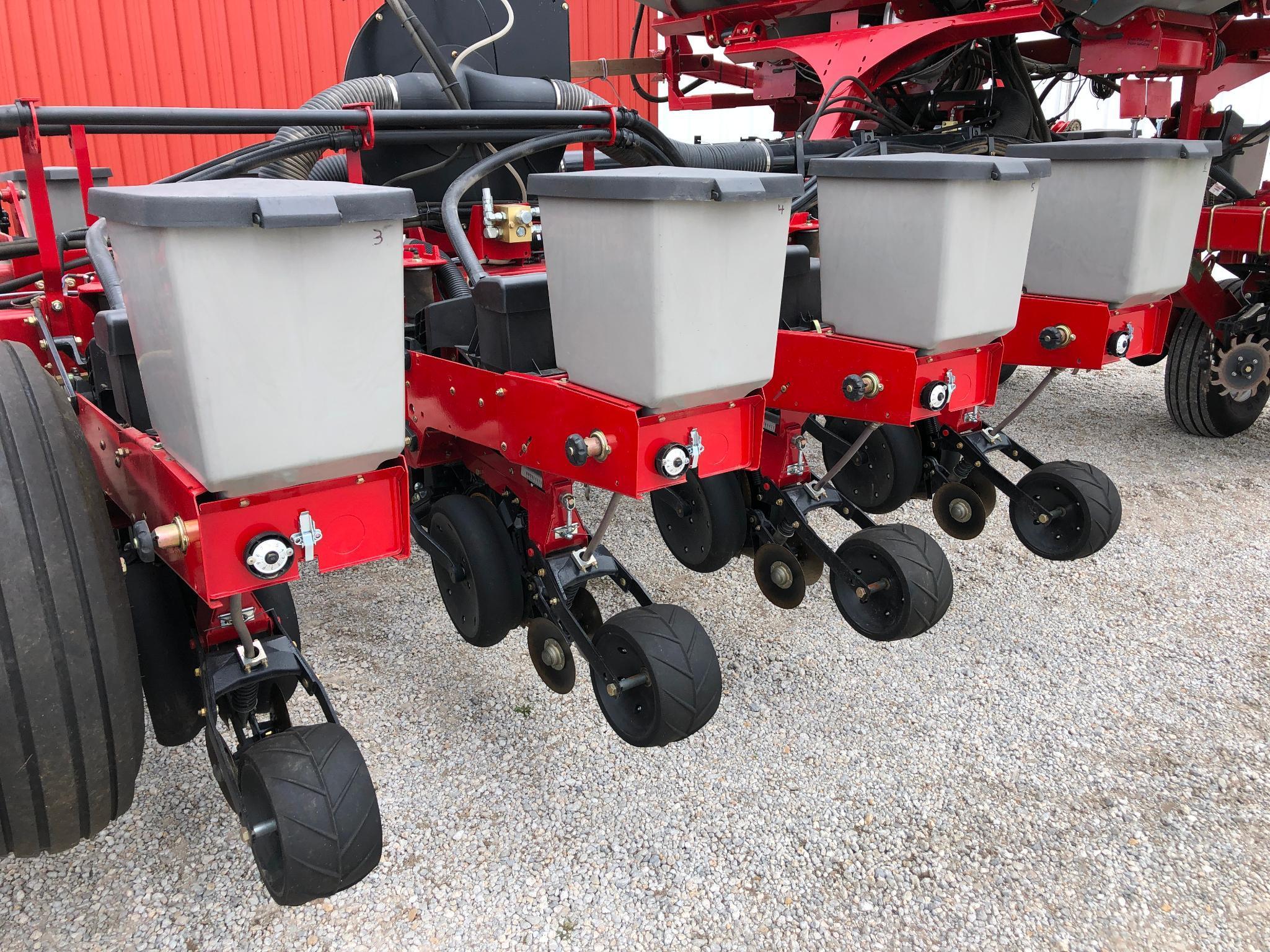 2013 Case-IH 1255 16 row 30" planter