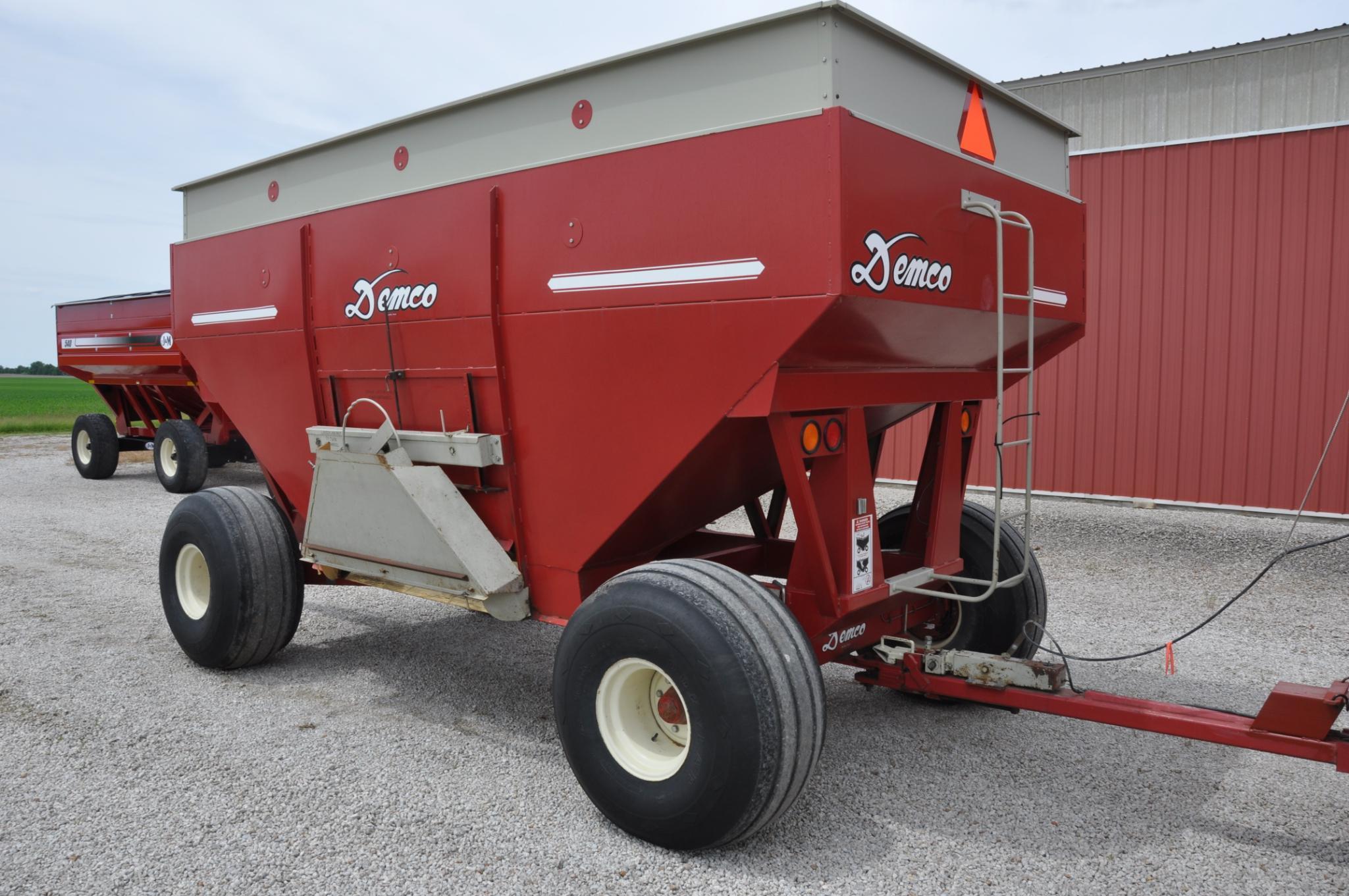 Demco GF525 gravity wagon