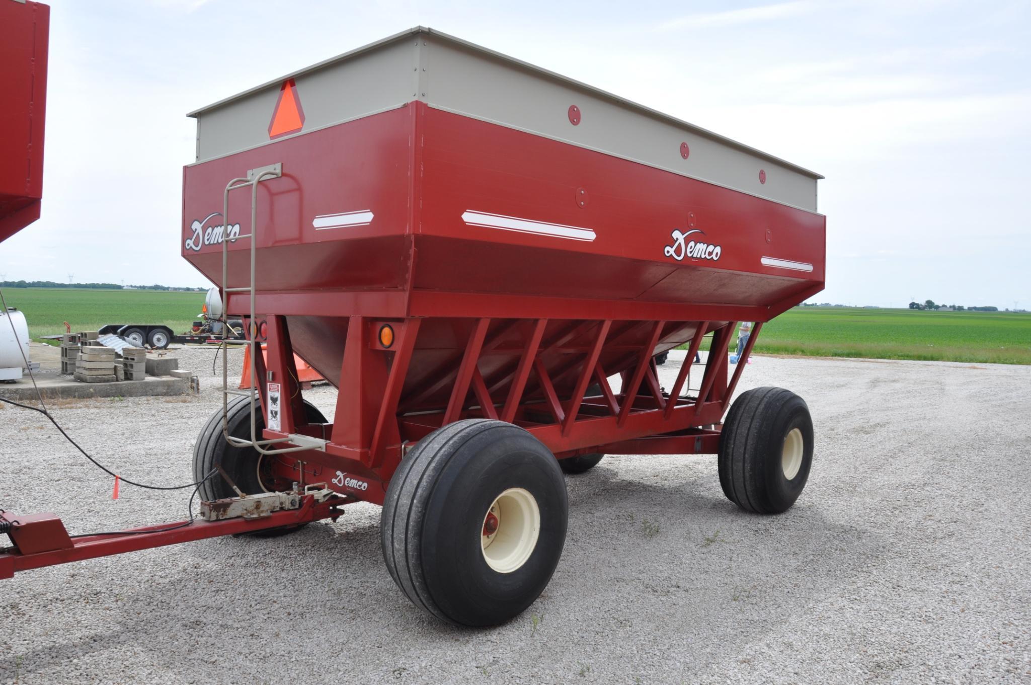 Demco GF525 gravity wagon