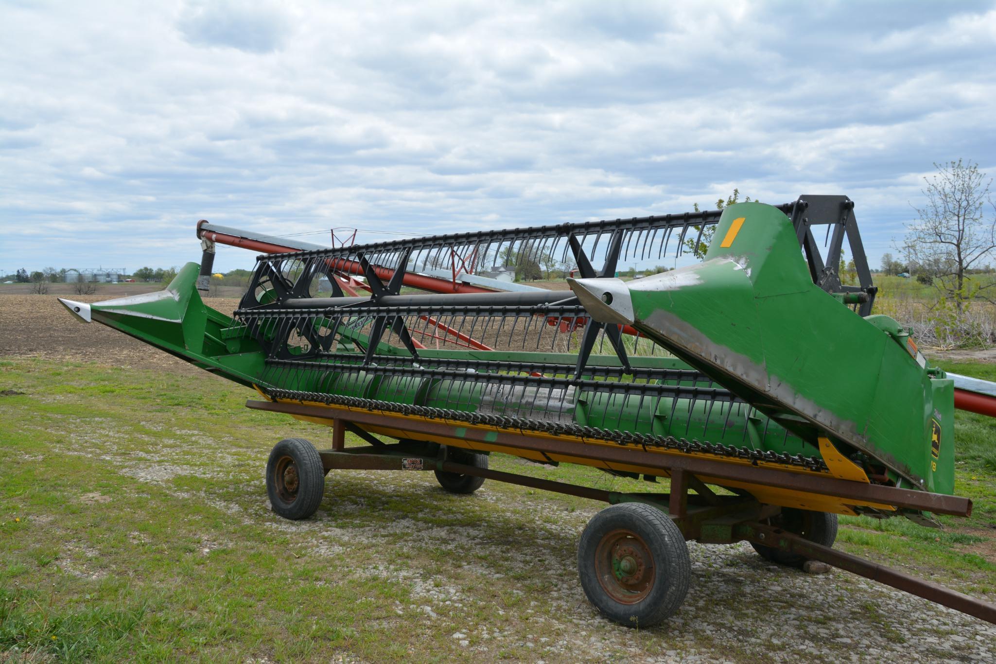 John Deere 918 18' grain platform