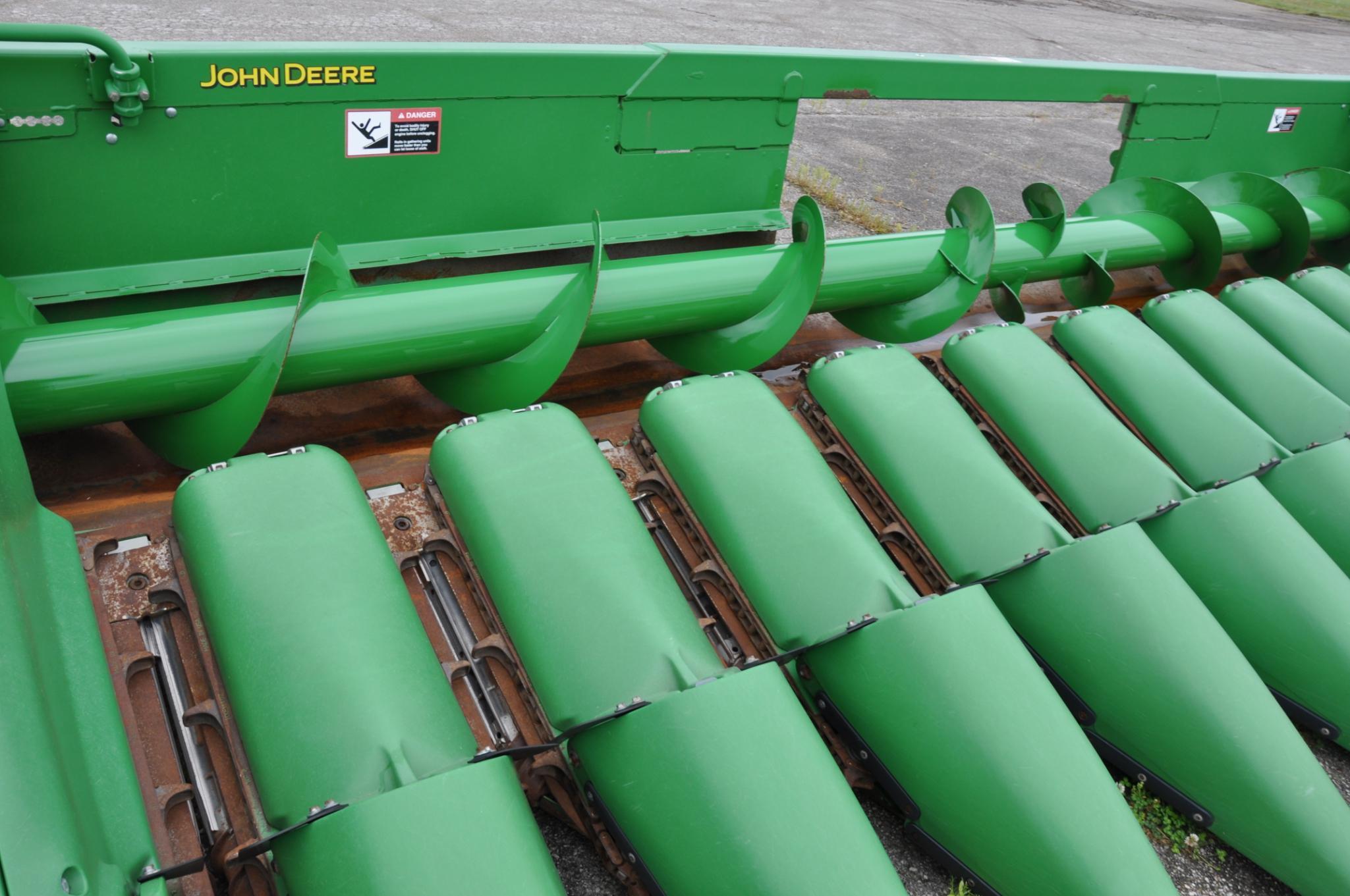 2011 John Deere 612C 12 row 20" corn head