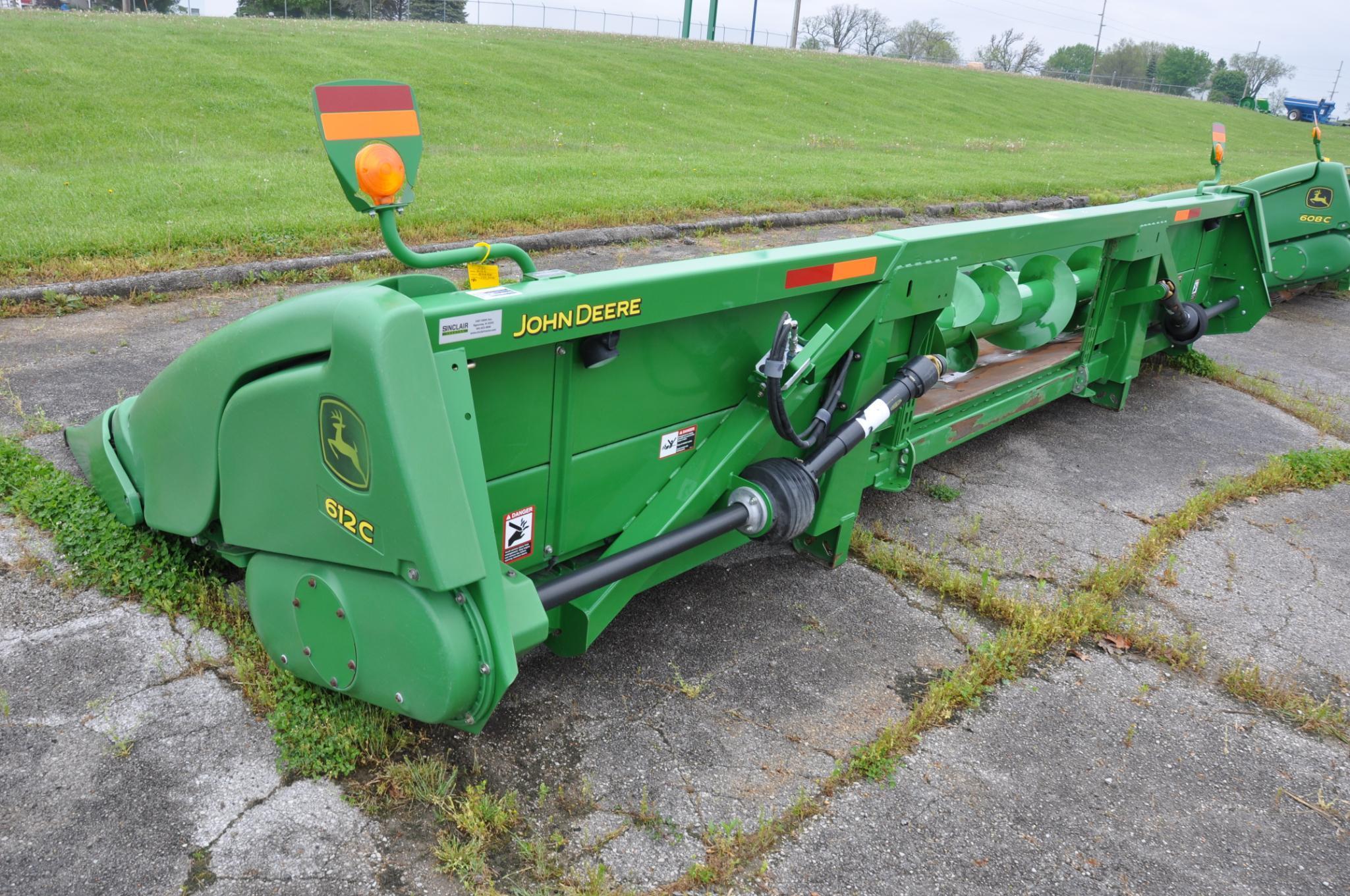 2011 John Deere 612C 12 row 20" corn head