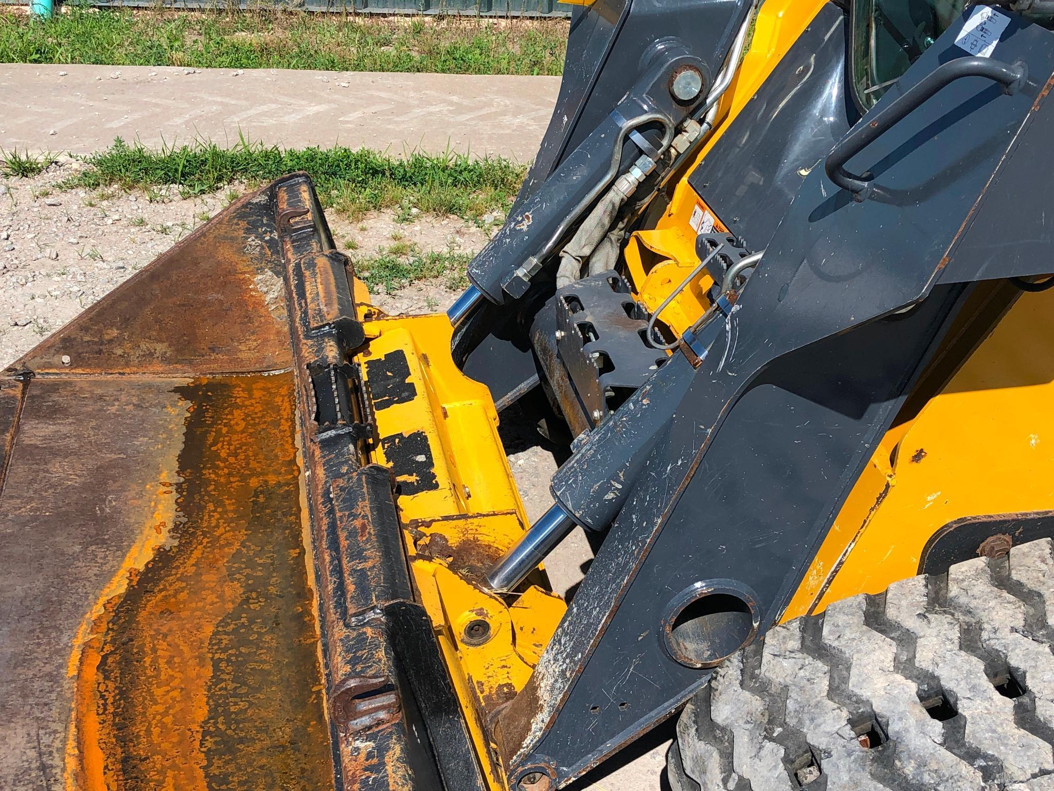 2016 John Deere 329E compact track loader