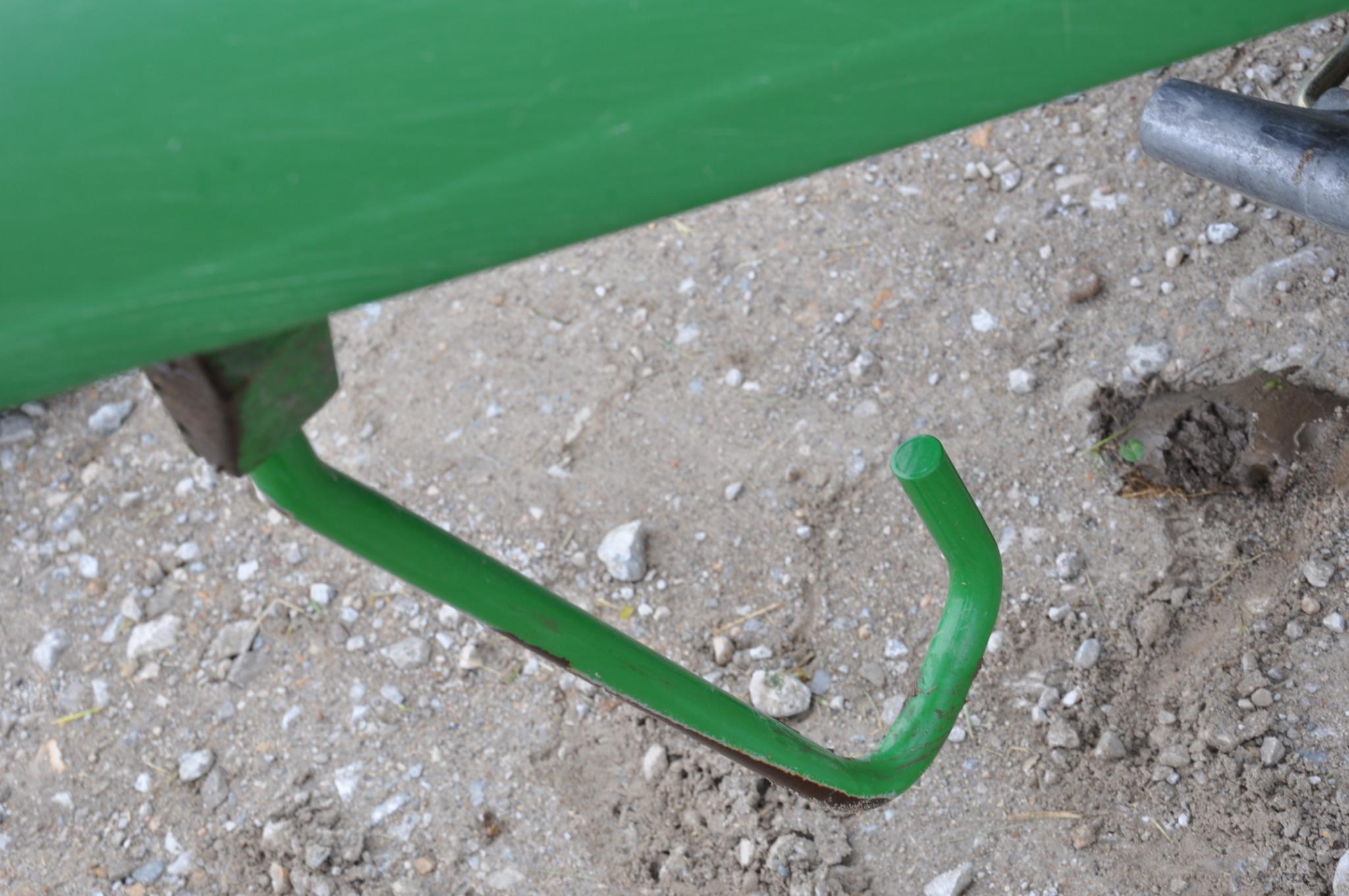 2011 John Deere 608C 8 row 30" corn head